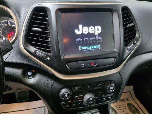 Used 2018 Jeep Cherokee Limited AWD/4WD image 12