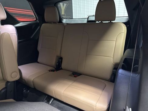 Used 2022 Chevrolet Traverse Premier image 19