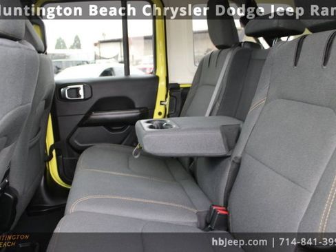 Used 2024 Jeep Wrangler Unlimited Sahara image 36
