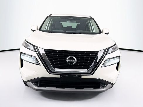 Used 2023 Nissan Rogue SV image 2