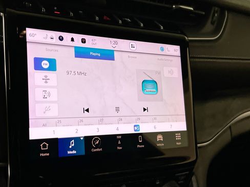 Used 2023 Jeep Grand Cherokee Limited w/ Black Appearance Package image 15