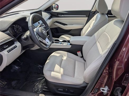 Used 2025 Nissan Altima 2.5 SL AWD/4WD image 16