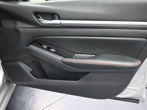 Used 2024 Nissan Altima 2.5 SR FWD image 13