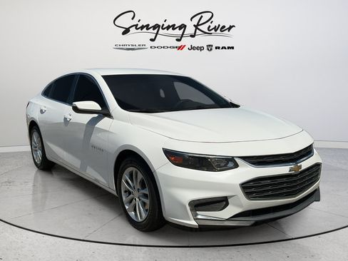 Used 2018 Chevrolet Malibu LT FWD image 1