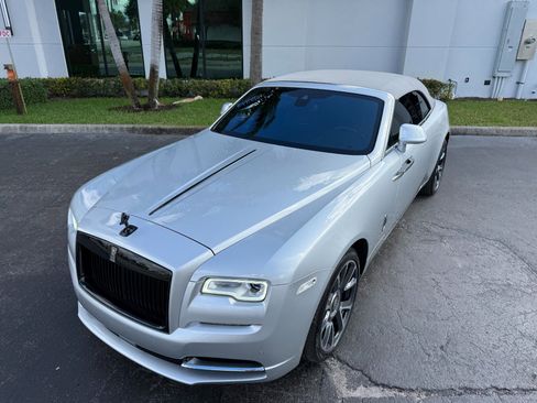 Used 2017 Rolls-Royce Dawn image 7