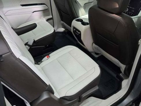 Used 2024 GMC Acadia Denali w/ Super Cruise Package image 44