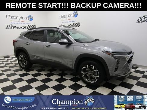 Certified 2025 Chevrolet Trax LT FWD image 1