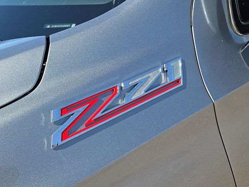 Used 2025 Chevrolet Suburban Z71 AWD/4WD image 12