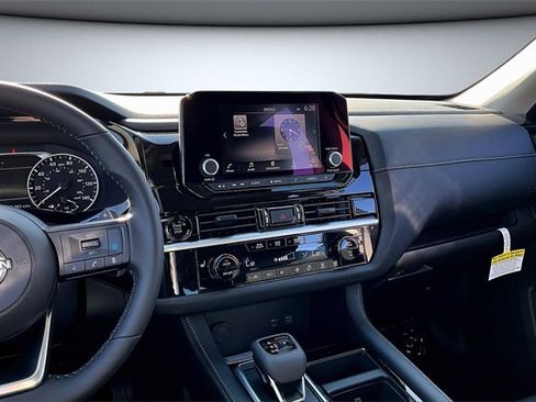 New 2025 Nissan Pathfinder SV image 6