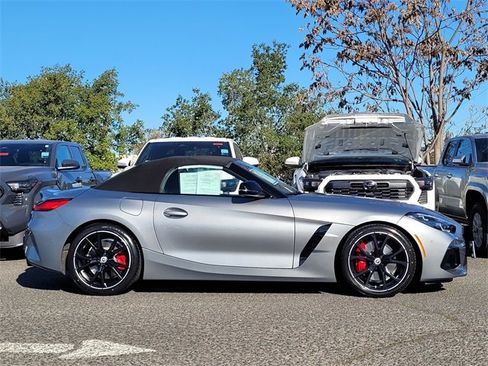 Used 2023 BMW Z4 M40i w/ Premium Package image 5
