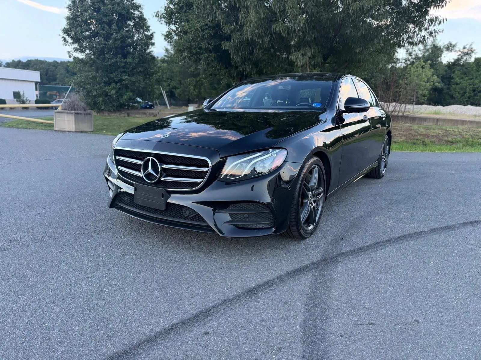 Used 2019 Mercedes-Benz E 300 4MATIC w/ Premium 1 Package image 1