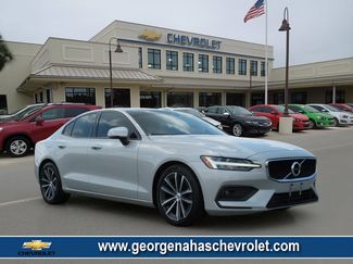 Used 2021 Volvo S60 T5 Momentum FWD video 1