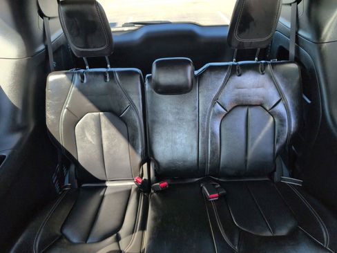 Used 2025 Chrysler Pacifica Select image 33
