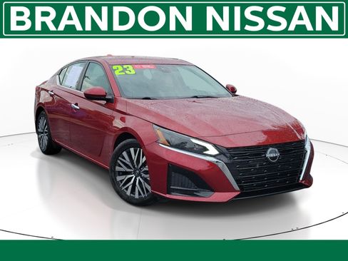 Certified 2023 Nissan Altima 2.5 SV FWD image 1
