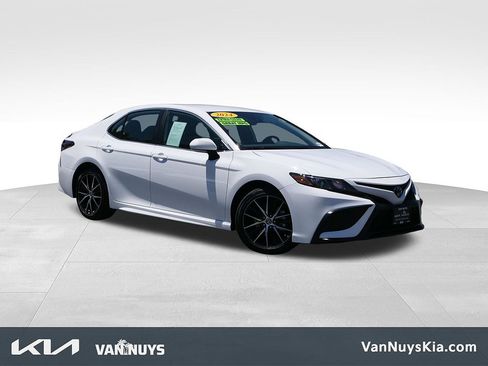 Used 2024 Toyota Camry SE FWD image 30