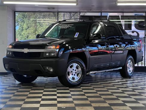 Used 2004 Chevrolet Avalanche Z71 w/ Sun And Sound Package AWD/4WD image 10
