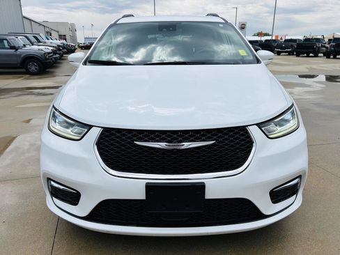 Used 2022 Chrysler Pacifica Touring-L FWD image 34