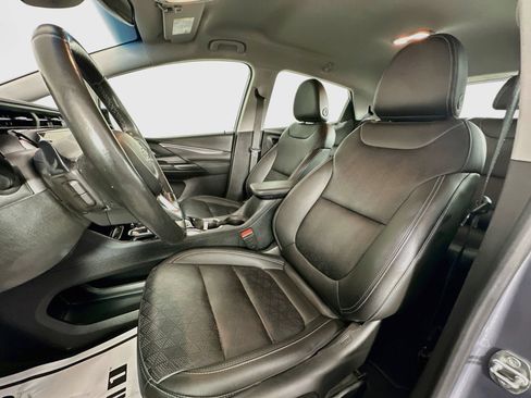 Used 2023 Chevrolet Bolt LT w/ Infotainment Package FWD image 23