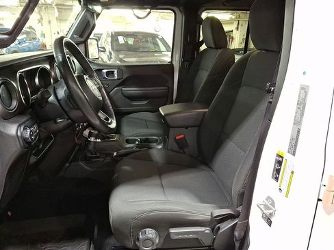 Used 2022 Jeep Gladiator Willys image 10