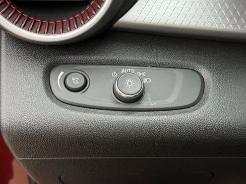 Used 2024 Chevrolet Trax RS w/ Sunroof Package FWD image 23