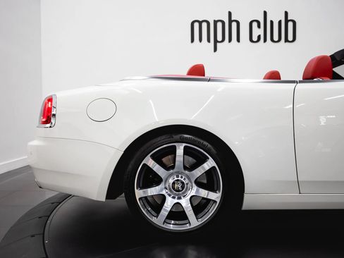 Used 2017 Rolls-Royce Dawn RWD image 19