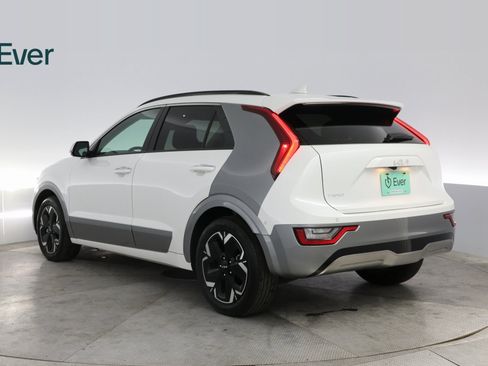 Used 2023 Kia Niro Wave image 14