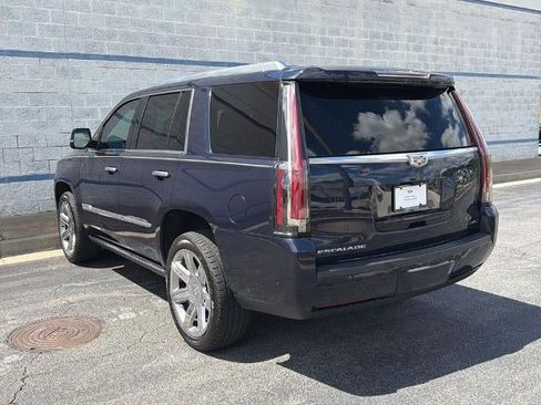 Used 2019 Cadillac Escalade Premium Luxury RWD image 5