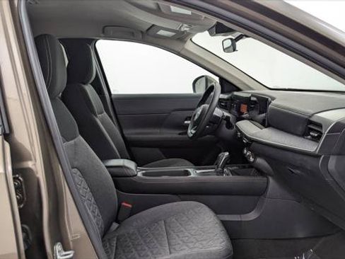 Used 2025 Nissan Kicks SV AWD/4WD image 21