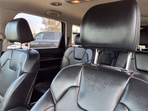 Used 2024 Kia Telluride S image 17