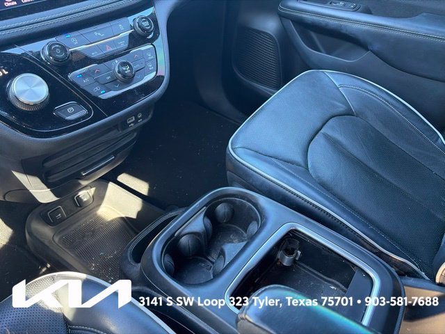 Used 2020 Chrysler Pacifica Limited w/ S Appearance Package FWD image 13