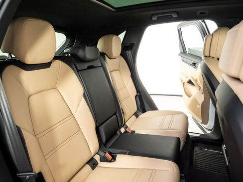 Certified 2026 Porsche Cayenne E-Hybrid AWD/4WD image 23