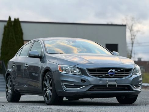 Used 2017 Volvo S60 T5 Inscription FWD image 2