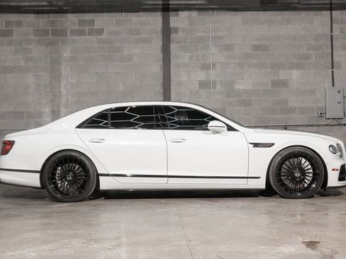 Used 2023 Bentley Flying Spur V8 image 2
