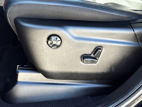 Used 2025 Dodge Durango GT image 31