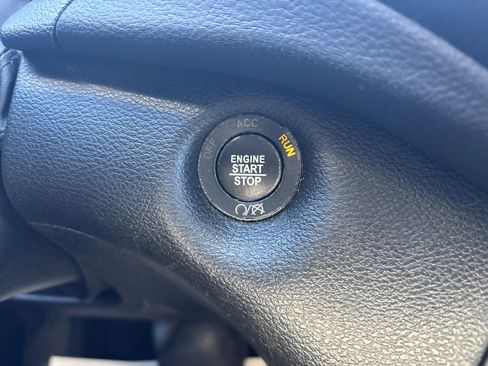 Used 2020 Jeep Cherokee Latitude Plus w/ Comfort/Convenience Group image 30