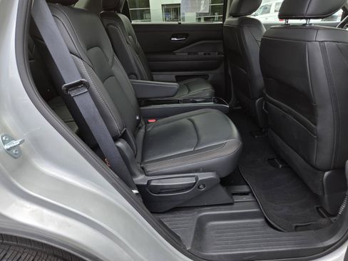 Used 2025 Nissan Pathfinder SL w/ SL Premium Package AWD/4WD image 18