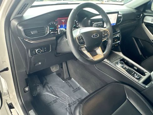 Used 2023 Ford Explorer Limited w/ Equipment Group 301A AWD/4WD image 13
