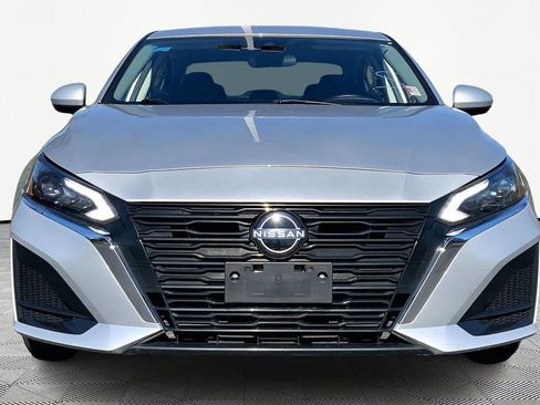 Used 2023 Nissan Altima 2.5 SV image 2