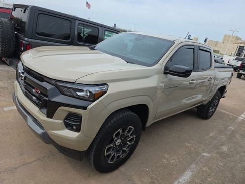 Used 2023 Chevrolet Colorado Z71 AWD/4WD image 2