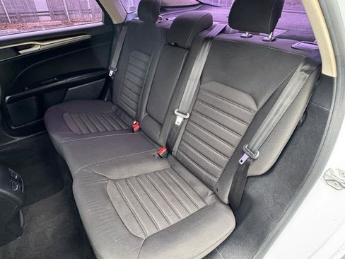 Used 2020 Ford Fusion SE image 9