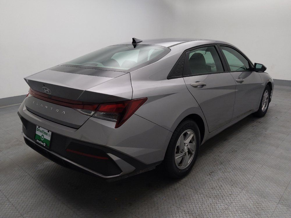 Used 2025 Hyundai Elantra SE FWD image 9