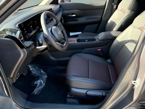 New 2026 Nissan Kicks SR FWD image 18