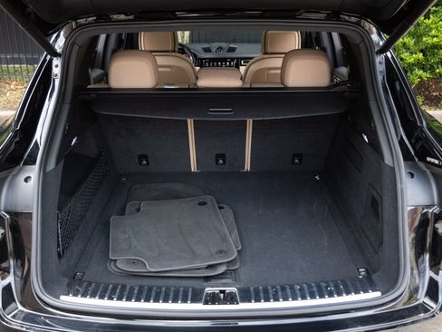 Certified 2023 Porsche Cayenne Platinum Edition AWD/4WD image 30