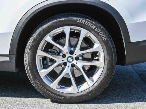 Used 2022 BMW X5 xDrive40i w/ Premium Package image 11