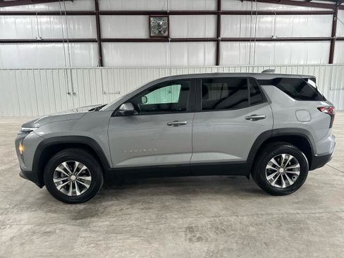 Used 2025 Chevrolet Equinox LT FWD image 2