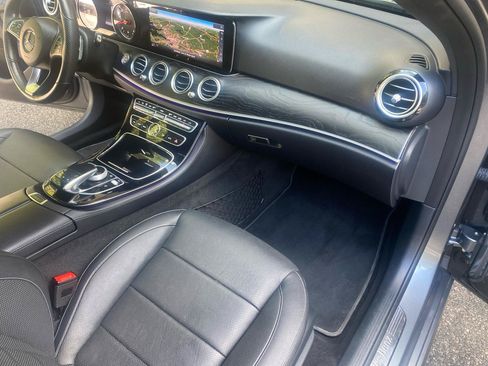 Used 2017 Mercedes-Benz E 300 4MATIC image 25