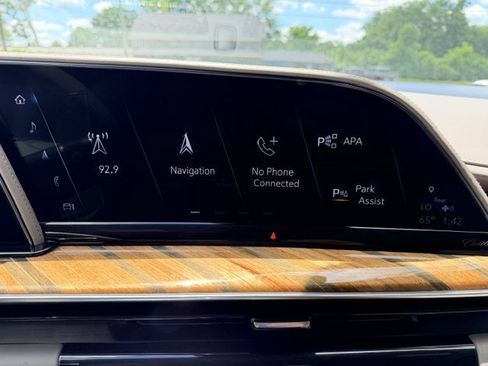 Used 2021 Cadillac Escalade ESV Sport Platinum AWD/4WD image 24
