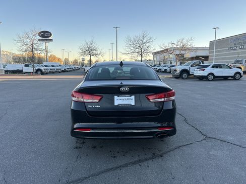 Used 2018 Kia Optima LX w/ 17" Alloy Wheels Package image 4