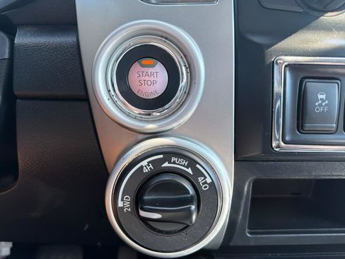 Used 2017 Nissan Titan SV AWD/4WD image 19