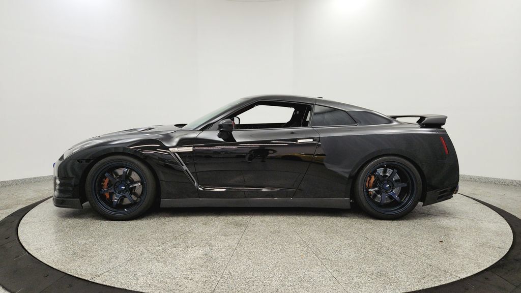 Used 2014 Nissan GT-R Black Edition AWD/4WD image 2